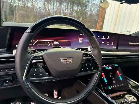 Used 2025 Cadillac Escalade Sport image 16