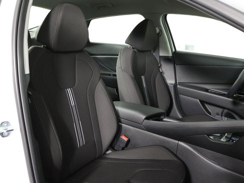 Used 2025 Hyundai Elantra Blue image 26