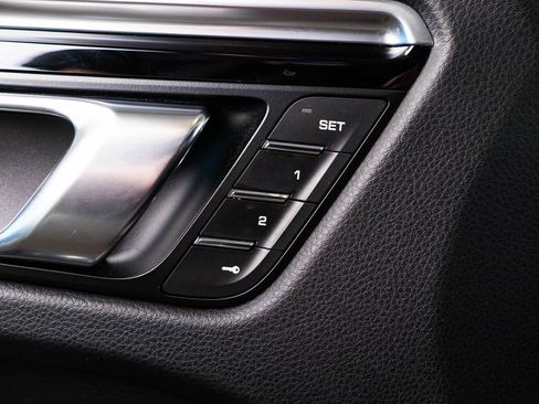 Certified 2020 Porsche Macan AWD/4WD image 18