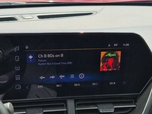 Used 2025 Chevrolet Trax LT w/ LT Convenience Package FWD image 18