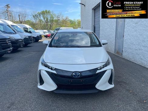 Used 2020 Toyota Prius Prime LE image 3