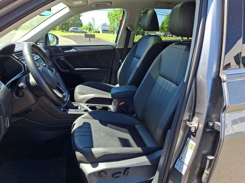 Used 2022 Volkswagen Tiguan SE w/ Panoramic Sunroof Package AWD/4WD image 10