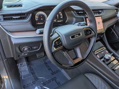 New 2025 Jeep Grand Cherokee L Summit image 3