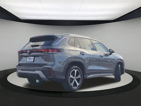 New 2026 Volkswagen Tiguan SE image 7