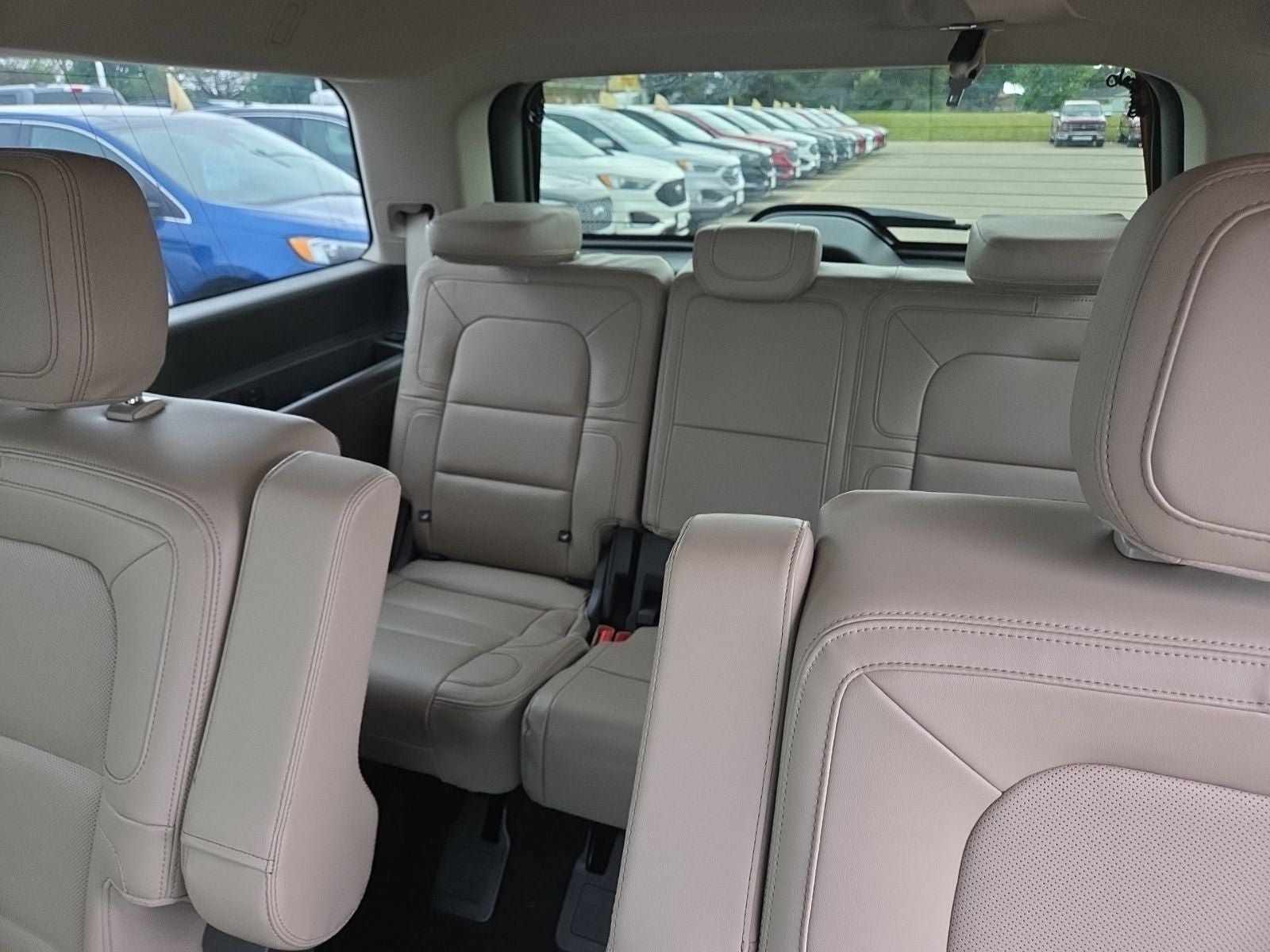 Used 2023 Lincoln Navigator 4WD image 17