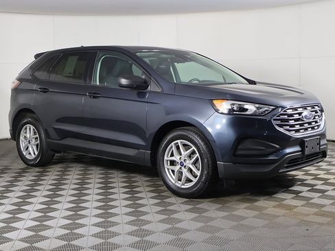 Used 2022 Ford Edge SE image 2