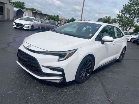 Used 2023 Toyota Corolla SE FWD image 2