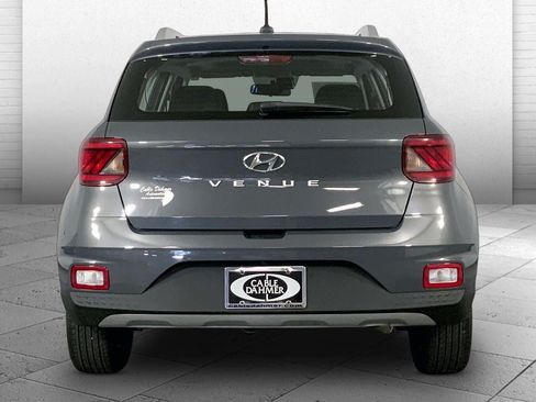 Used 2025 Hyundai Venue SEL FWD image 3