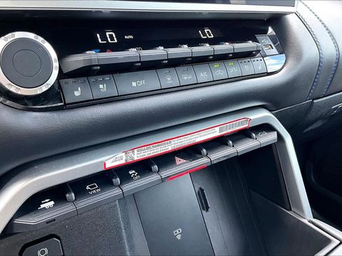 Certified 2025 Toyota Tundra Platinum image 32