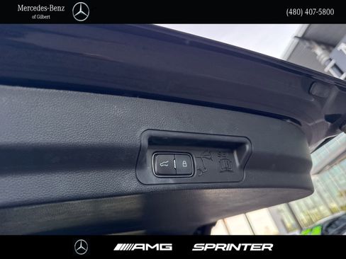 Used 2022 Ford Explorer XLT w/ Equipment Group 202A image 7