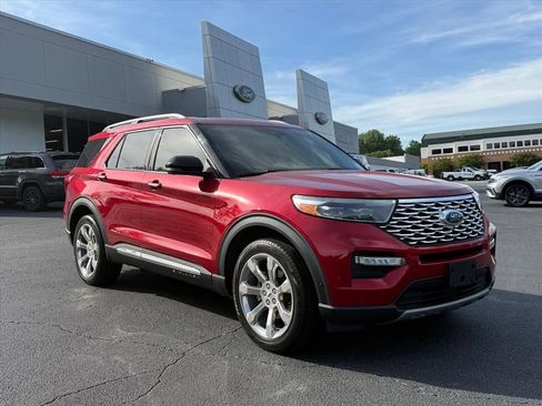 Certified 2020 Ford Explorer Platinum w/ Premium Technology Package AWD/4WD image 2