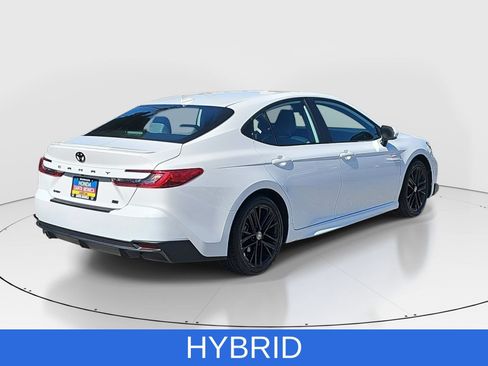 Used 2025 Toyota Camry SE FWD image 5