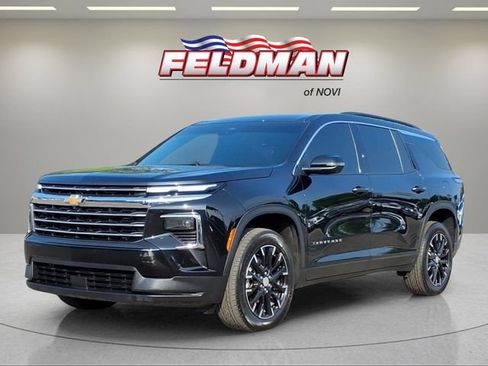Used 2025 Chevrolet Traverse LT w/ Sun and Wheel Package FWD image 1