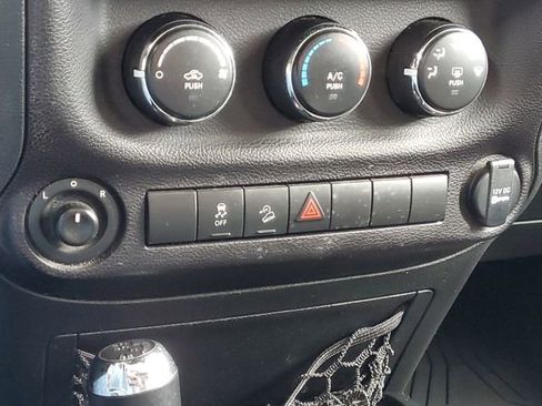 Used 2018 Jeep Wrangler Unlimited Sport S AWD/4WD image 20