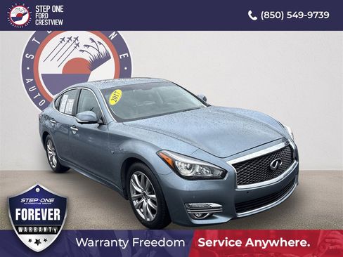 Used 2017 INFINITI Q70 3.7 image 1
