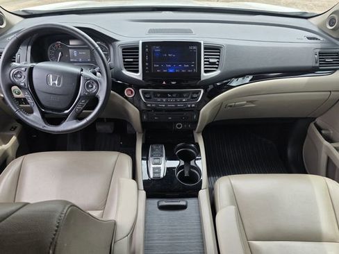 Used 2017 Honda Pilot Touring image 8
