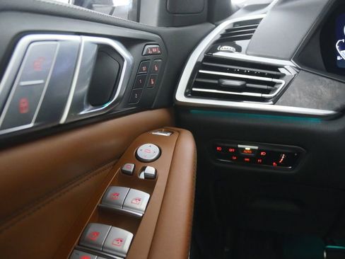 Used 2022 BMW X7 xDrive40i w/ M Sport Package image 25