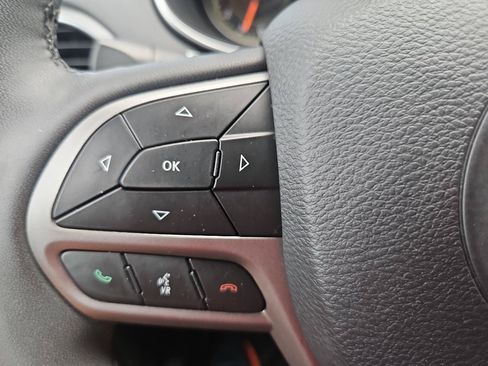 Used 2021 Jeep Cherokee Latitude Lux w/ Mopar Interior Package AWD/4WD image 26
