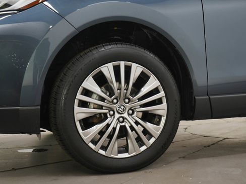 Used 2021 Toyota Venza XLE w/ Activity Package (TMS) image 32