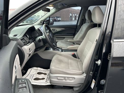 Used 2017 Honda Pilot EX image 11