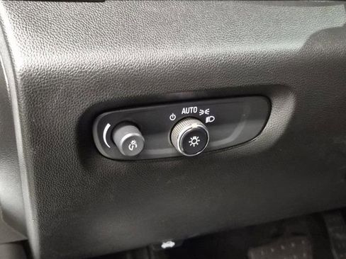 Used 2022 Chevrolet Traverse LT image 24