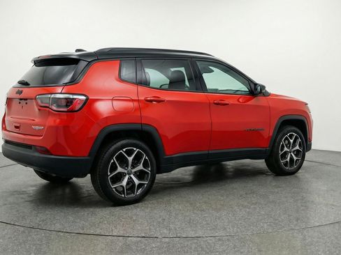 Used 2025 Jeep Compass Limited image 9