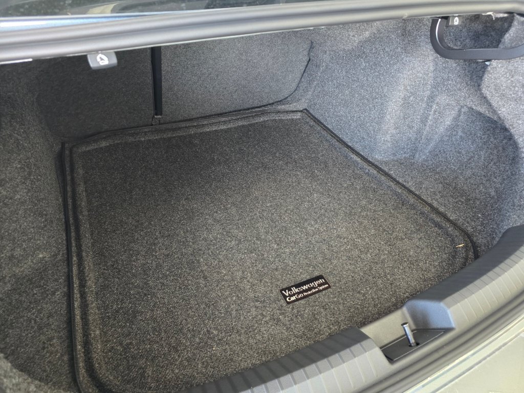 New 2026 Volkswagen Jetta SEL FWD image 17