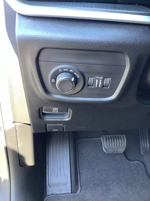 Used 2023 Jeep Grand Cherokee Altitude AWD/4WD image 30