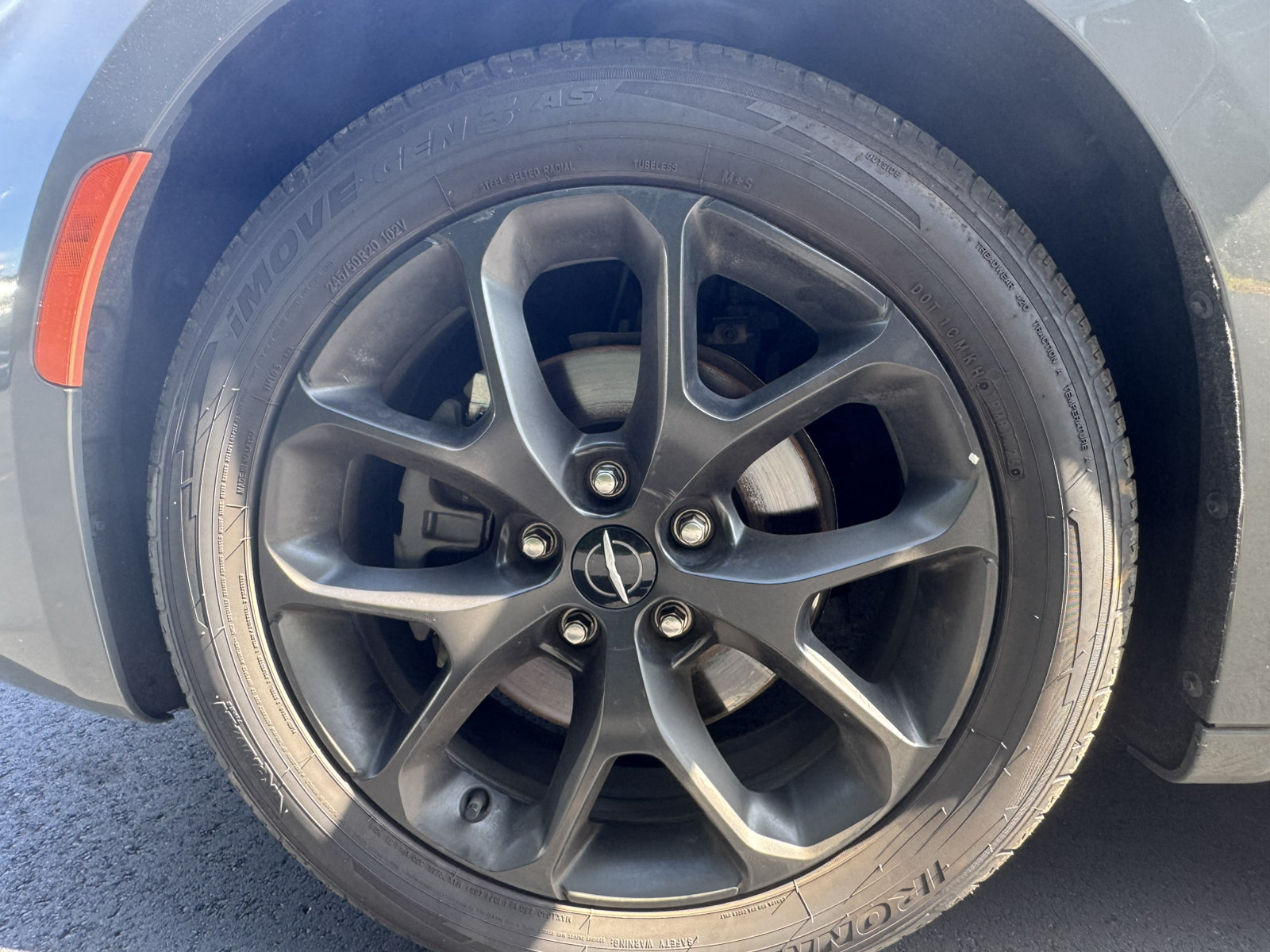 Used 2025 Chrysler Pacifica Limited FWD image 13