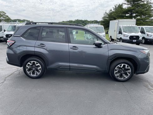 Used 2025 Subaru Forester Premium AWD/4WD image 6