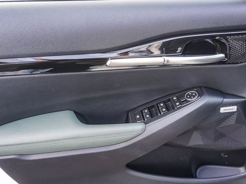 Certified 2024 Kia Seltos SX w/ SX Sunroof Package AWD/4WD image 19