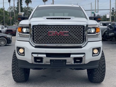 Used 2017 GMC Sierra 2500 Denali w/ Duramax Plus Package AWD/4WD image 17