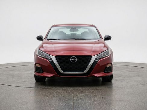 Used 2025 Nissan Altima 2.5 SV FWD image 2