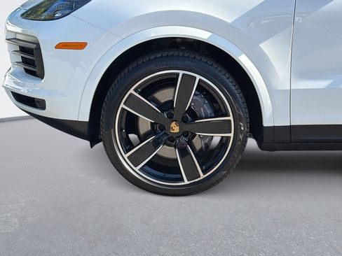 Used 2022 Porsche Cayenne Coupe AWD/4WD image 32