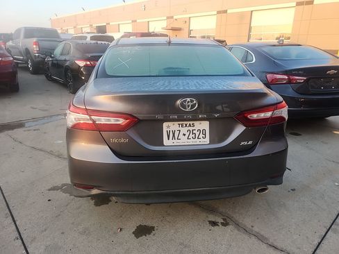 Used 2019 Toyota Camry XLE image 4