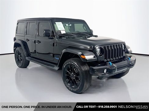 Used 2021 Jeep Wrangler Unlimited Sahara image 3