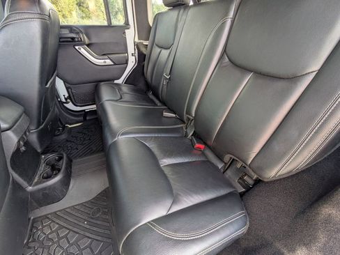 Used 2014 Jeep Wrangler Unlimited Sahara w/ Max Tow Package image 27