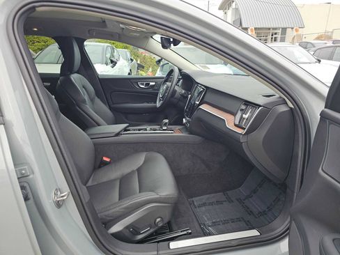 Certified 2025 Volvo V60 B5 Cross Country Plus AWD/4WD image 12