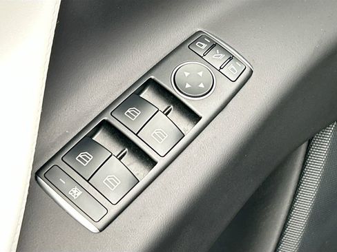 Used 2021 Tesla Model X Performance image 22