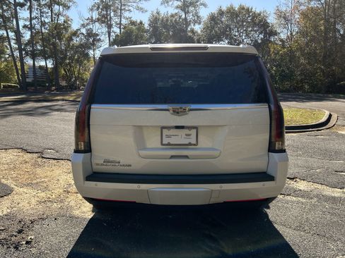 Used 2017 Cadillac Escalade Premium Luxury image 6