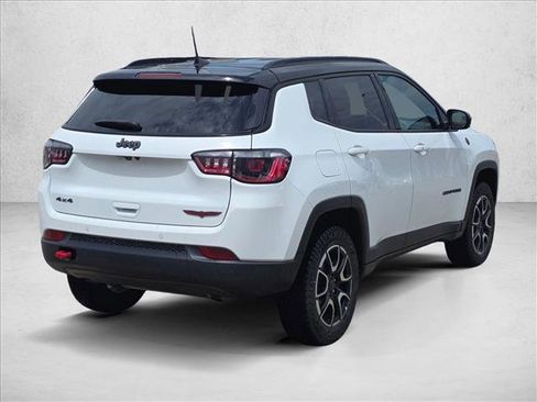 Used 2025 Jeep Compass Trailhawk AWD/4WD image 5