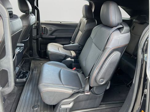 Used 2022 Toyota Sienna XSE image 12