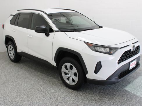 Used 2020 Toyota RAV4 LE FWD image 4