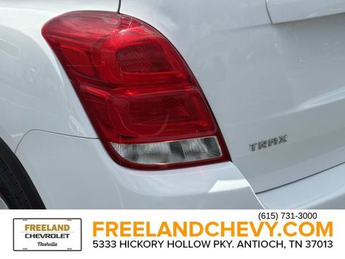 Used 2017 Chevrolet Trax LT w/ LT Convenience Package FWD image 14