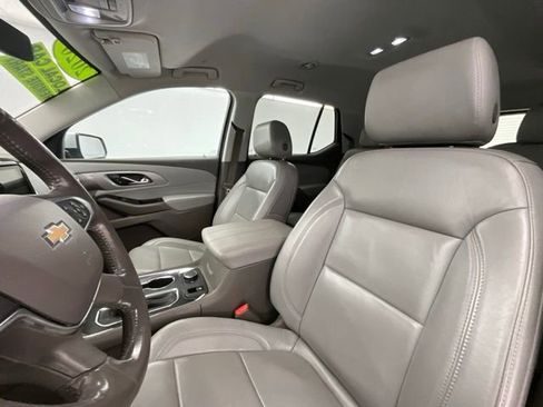 Used 2020 Chevrolet Traverse LT w/ LT Premium Package image 6
