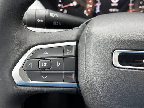 Used 2025 Jeep Compass Latitude AWD/4WD image 19