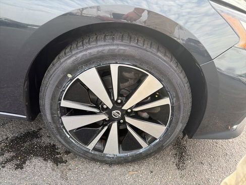 Used 2022 Nissan Altima 2.5 SV image 5