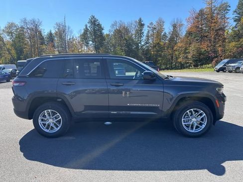 New 2025 Jeep Grand Cherokee Laredo X w/ Luxury Tech Group I AWD/4WD image 6