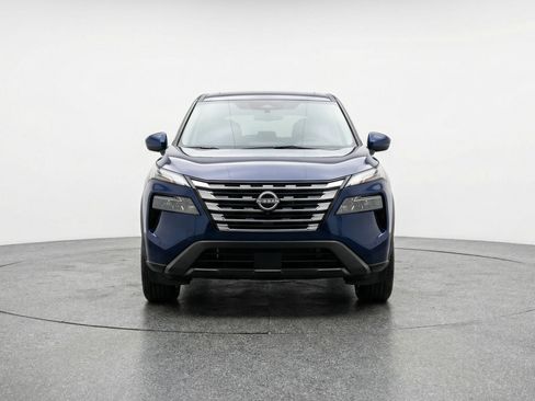 Used 2025 Nissan Rogue SV image 2