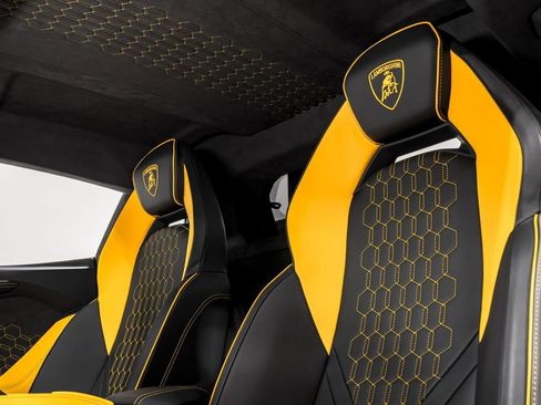 Used 2024 Lamborghini Revuelto image 19